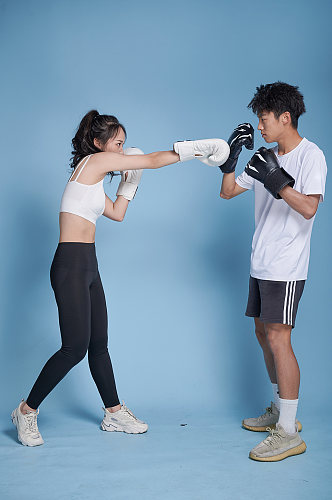体育运动男女打拳击健身人物摄影图