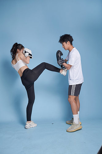 体育运动男女打拳击健身人物摄影图