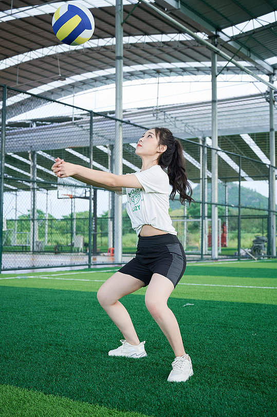 排球女生女排体育运动健身人物摄影图