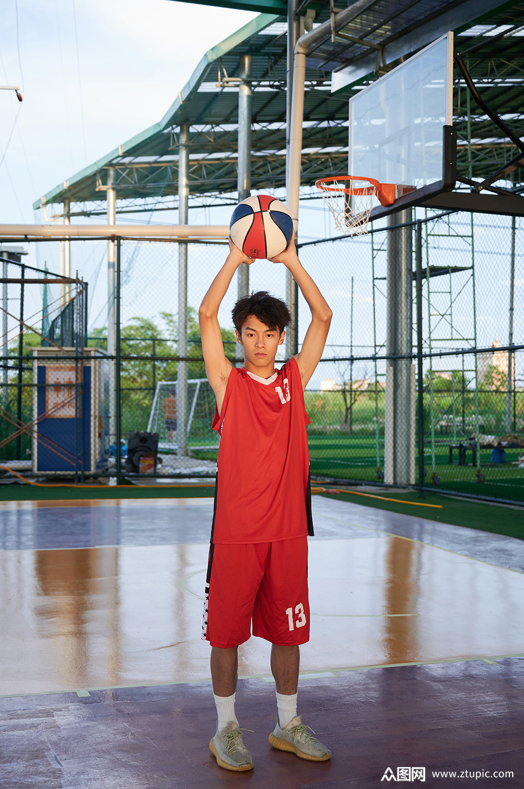 篮球男生体育运动健身人物摄影图素材