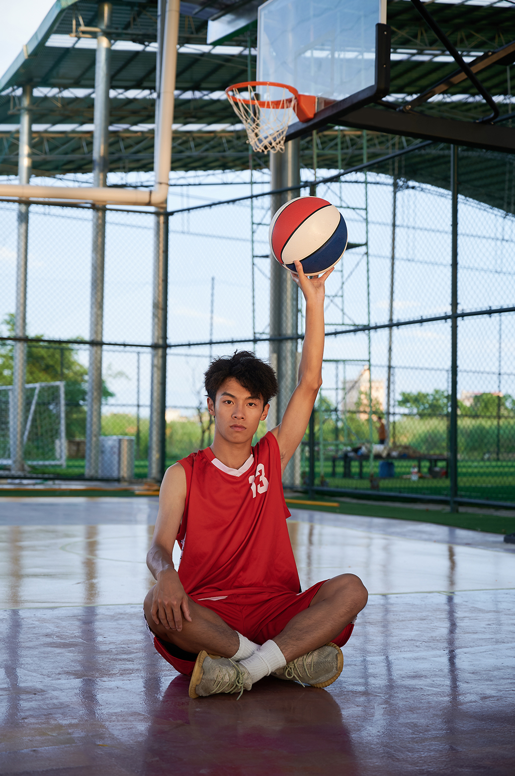 篮球男生体育运动健身人物摄影图