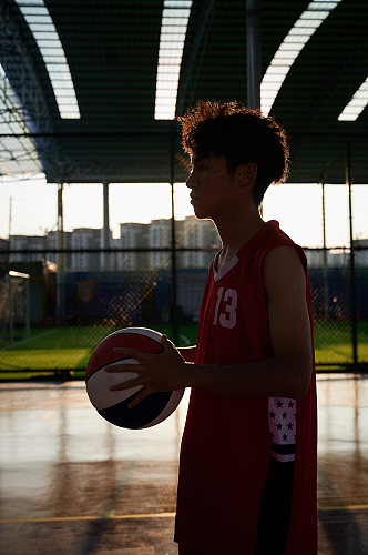 篮球男生体育运动健身人物剪影摄影图