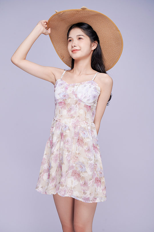 戴帽子郊游吊带女生青春旅游人物摄影图片-众图网