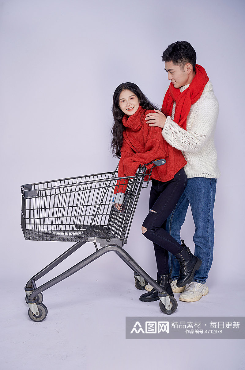冬季购物车新年圣诞节情侣人物摄影图片素材