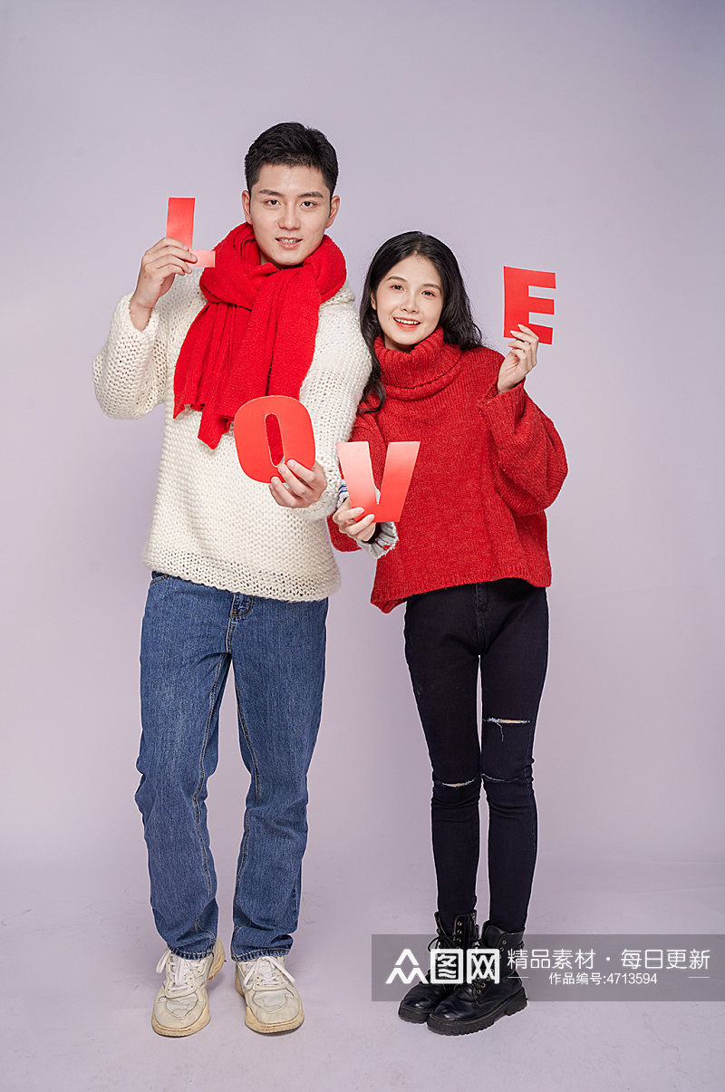 红色英文字母新年圣诞节情侣人物摄影图片素材