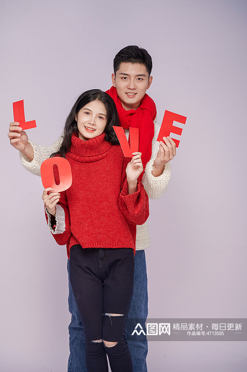 红色英文字母新年圣诞节情侣人物摄影图片素材