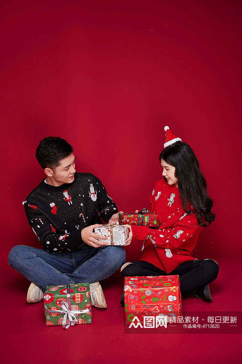 圣诞礼盒新年圣诞节情侣人物摄影图片素材