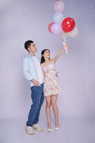 情人节拿气球青春情侣人物摄影图片精修