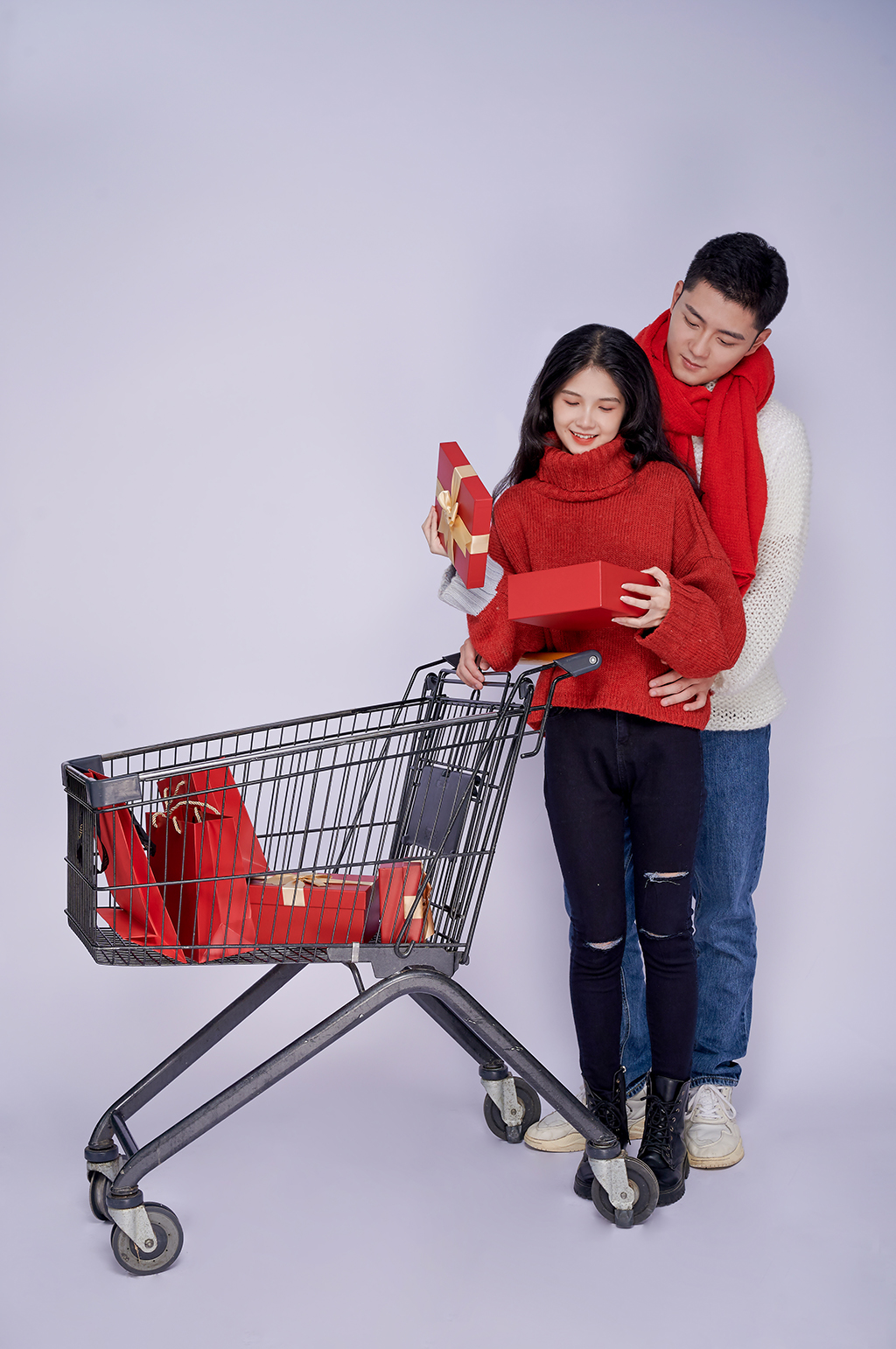 冬季购物车新年圣诞节情侣人物摄影图片精修素材