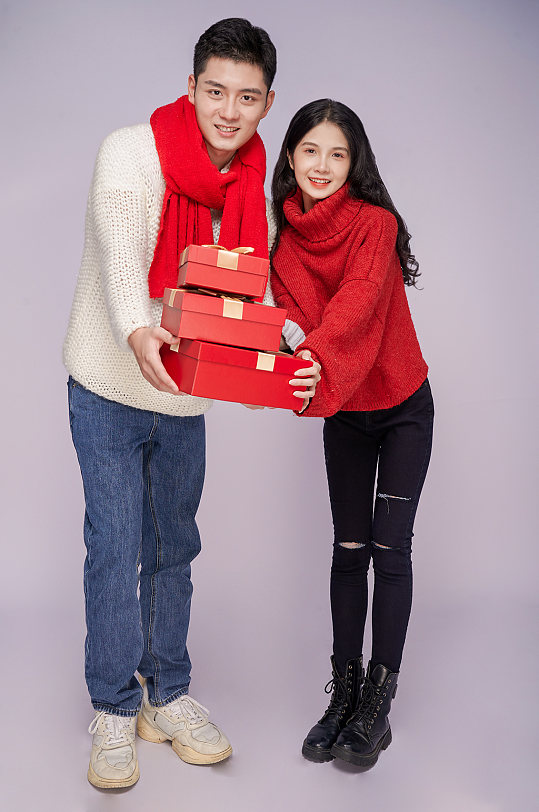 新年礼物圣诞节情侣人物摄影图片精修-众图网
