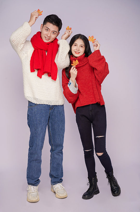 枫叶新年圣诞节情侣人物摄影图片精修-众图网