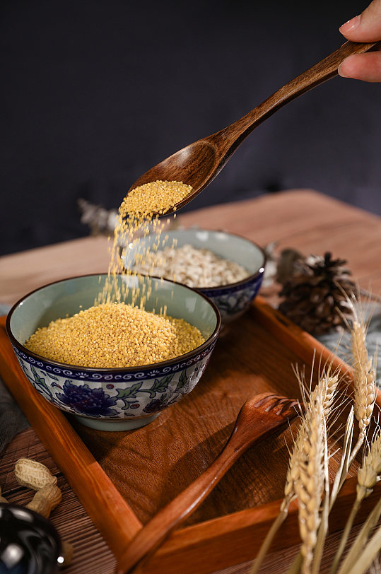 小米健康杂粮粥营养五谷杂粮摄影图片