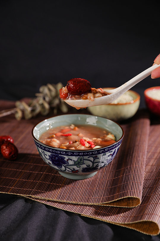 腊八粥八宝粥杂粮粥腊八物品摄影图片