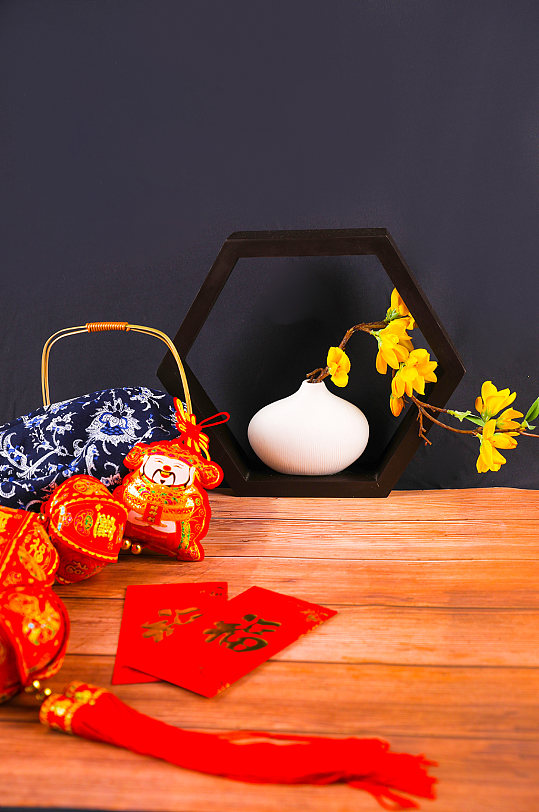 红包财神花瓶春节物品元素背景摄影图片