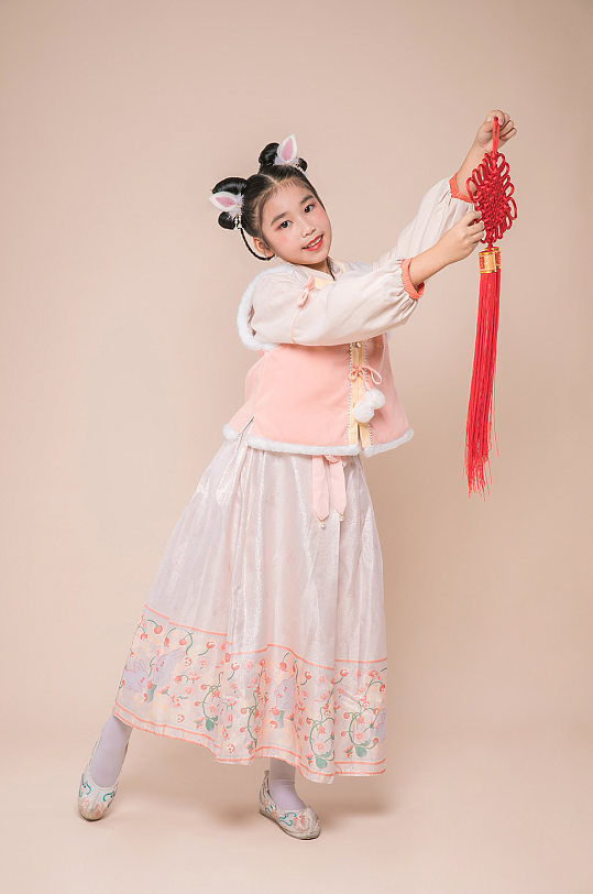 古装拿中国结新年兔年儿童人物摄影图精修