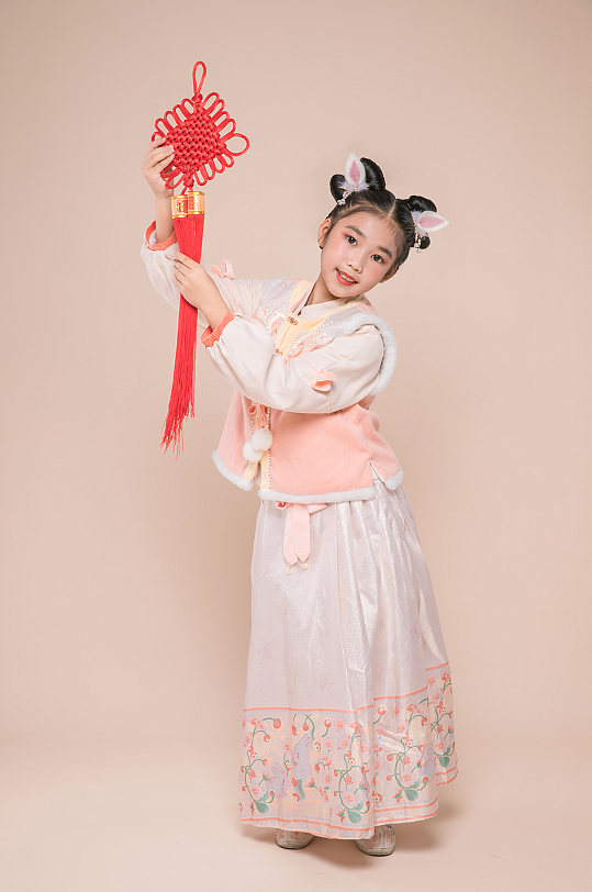 古装拿中国结新年兔年儿童人物摄影图精修