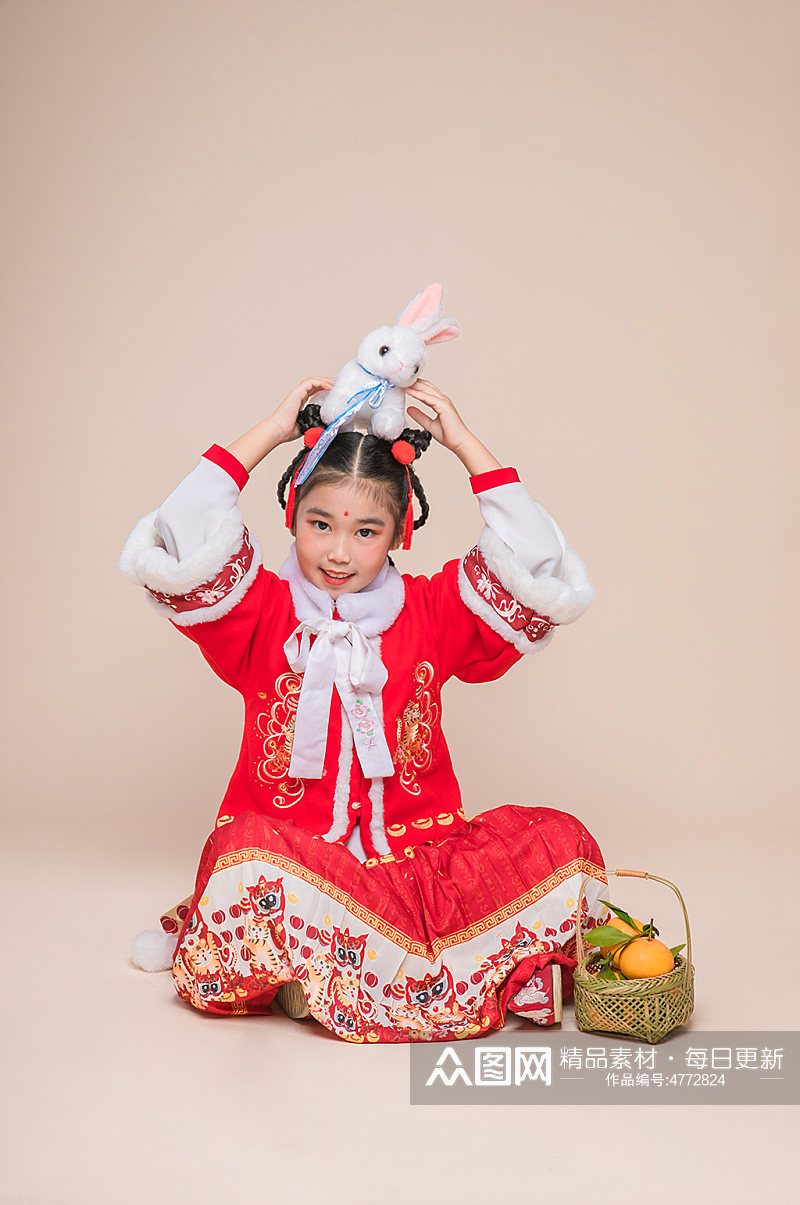 兔子福娃橘子新年兔年儿童人物摄影图精修素材