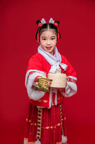 拿蒸笼粽子福娃新年兔年儿童人物摄影图精修