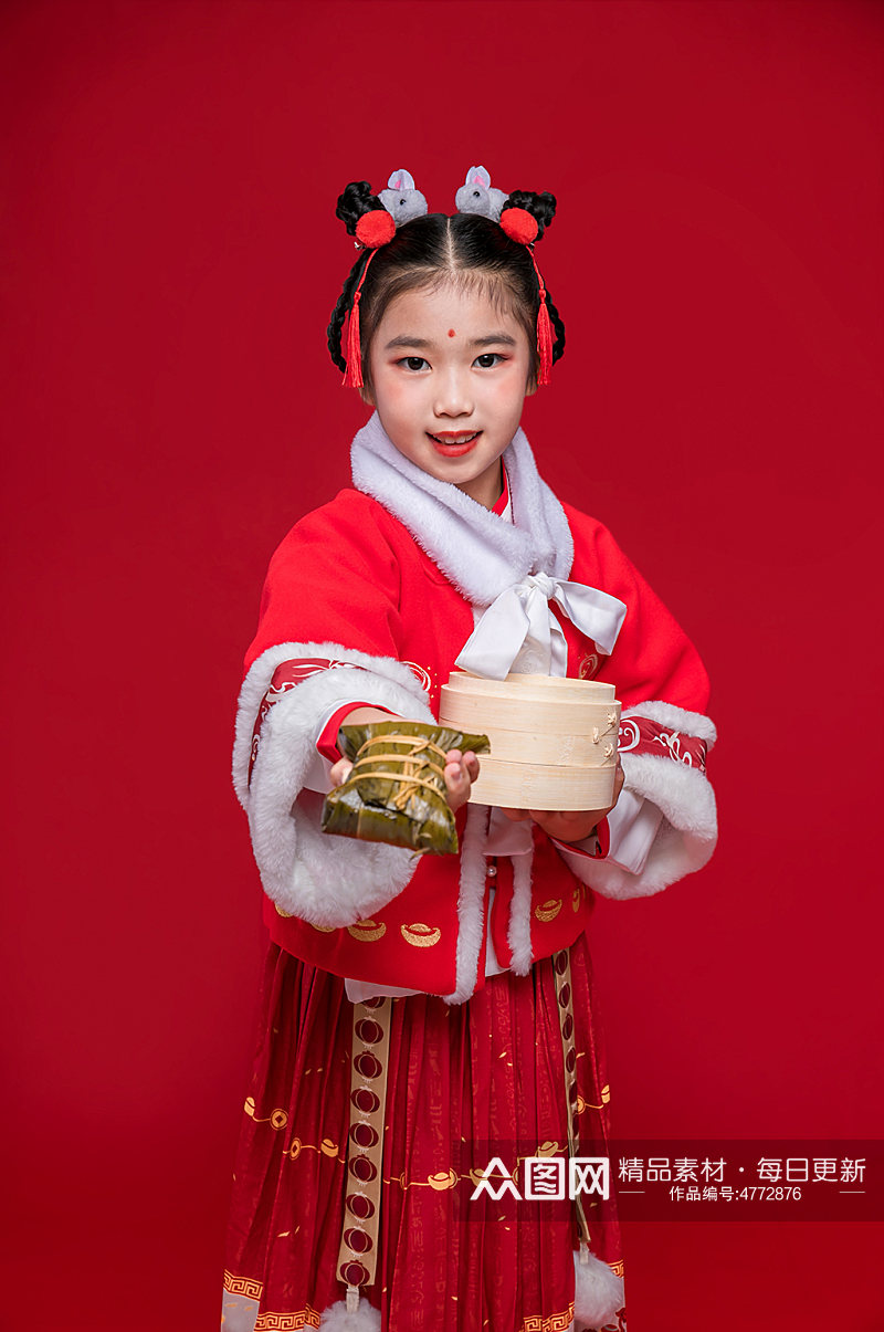 拿蒸笼粽子福娃新年兔年儿童人物摄影图精修素材