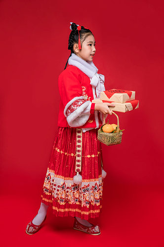拿橘子福娃新年兔年儿童人物摄影图精修