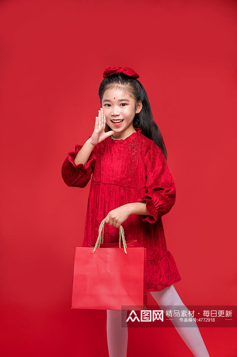 购物袋红裙女孩新年兔年儿童人物摄影图精修素材