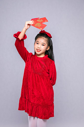 拿红包红裙女孩新年兔年儿童人物摄影图精修