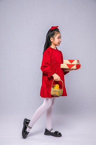 拜年礼红裙女孩新年兔年儿童人物摄影图精修