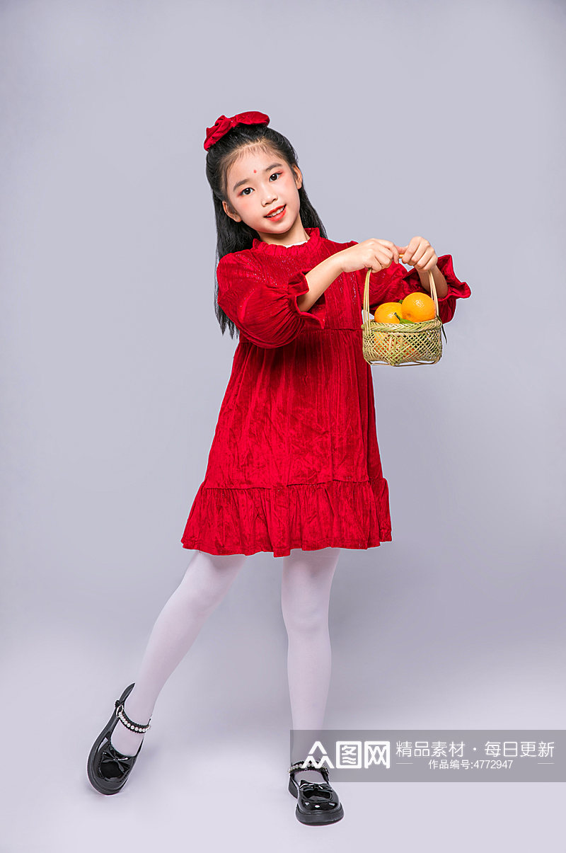 水果篮红裙女孩新年兔年儿童人物摄影图精修素材