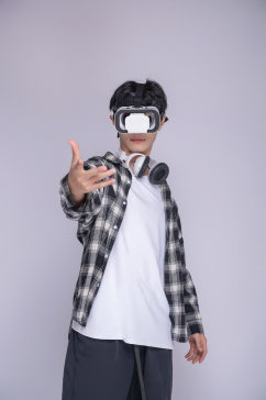 戴VR眼镜时尚街舞人物精修摄影图片