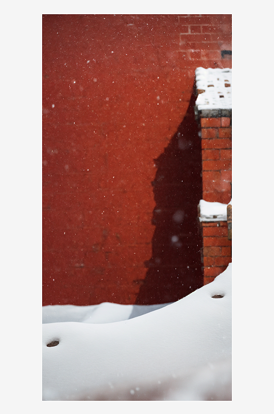 红墙白雪故宫风除夕大年新年下雪摄影