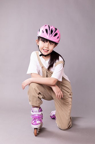 可爱儿童自信女孩轮滑人物摄影图
