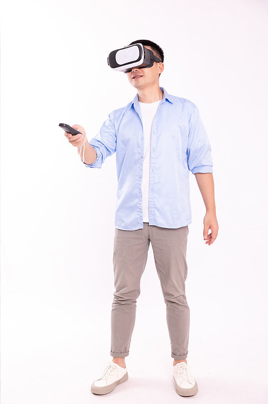智能科商务男士VR虚拟现实人物摄影图片