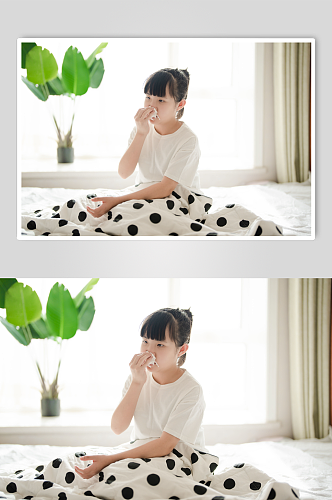 感冒擦鼻涕的小女孩春季流感人物摄影图