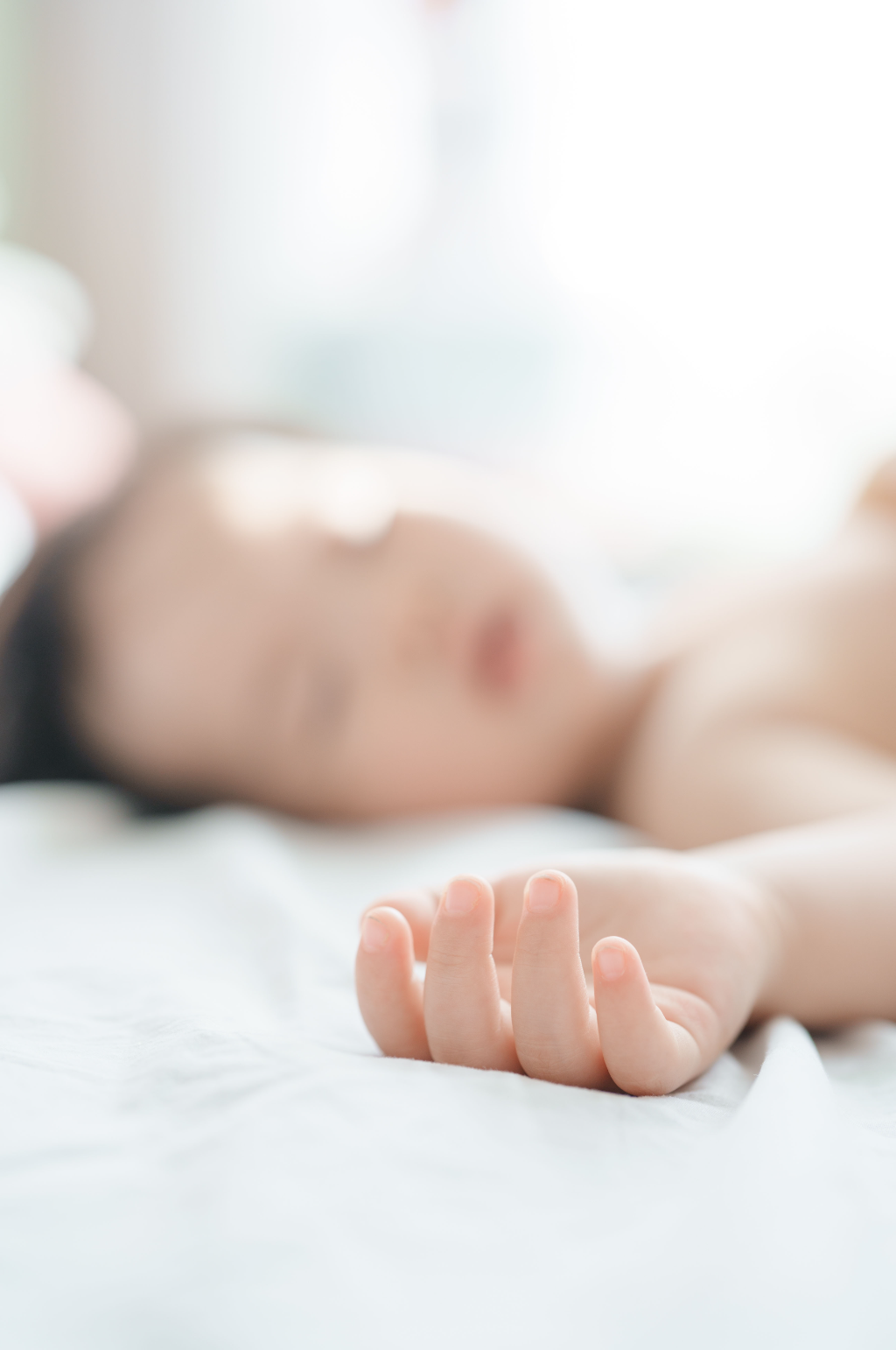 温馨婴幼儿手部人物摄影图片素材