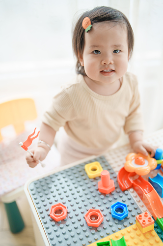 可爱的婴幼儿早教摄影图