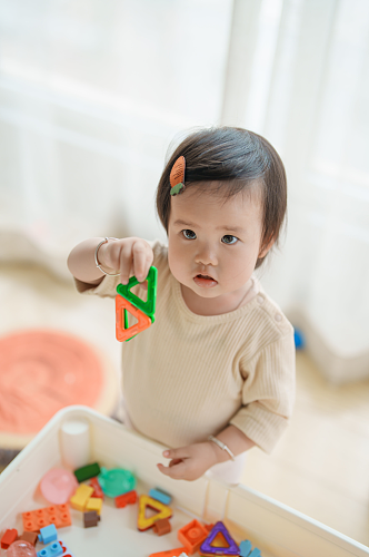 积木婴幼儿早教人物摄影图片