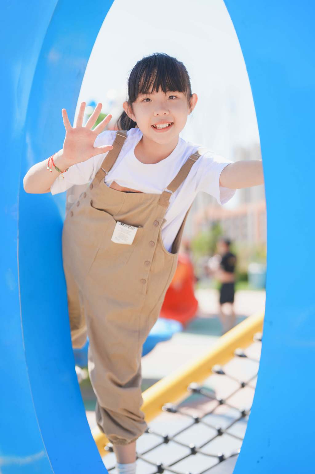 夏天时尚女孩穿搭摄影图素材