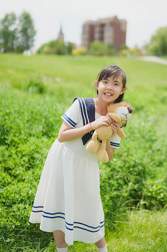 夏季女孩童装可爱时尚学生装穿搭摄影图