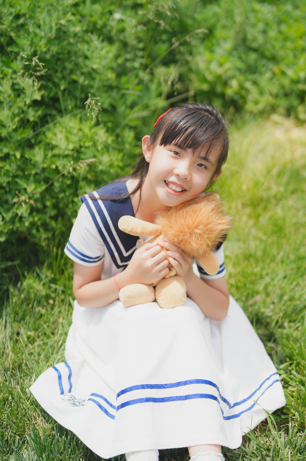 夏季时尚小女孩学生装穿搭摄影图素材