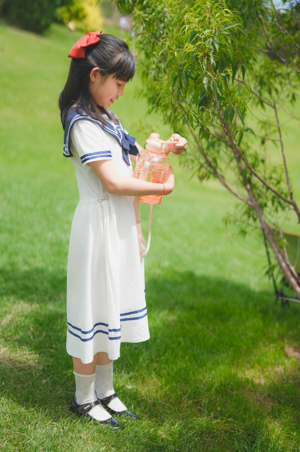时尚女孩可爱穿搭摄影图素材