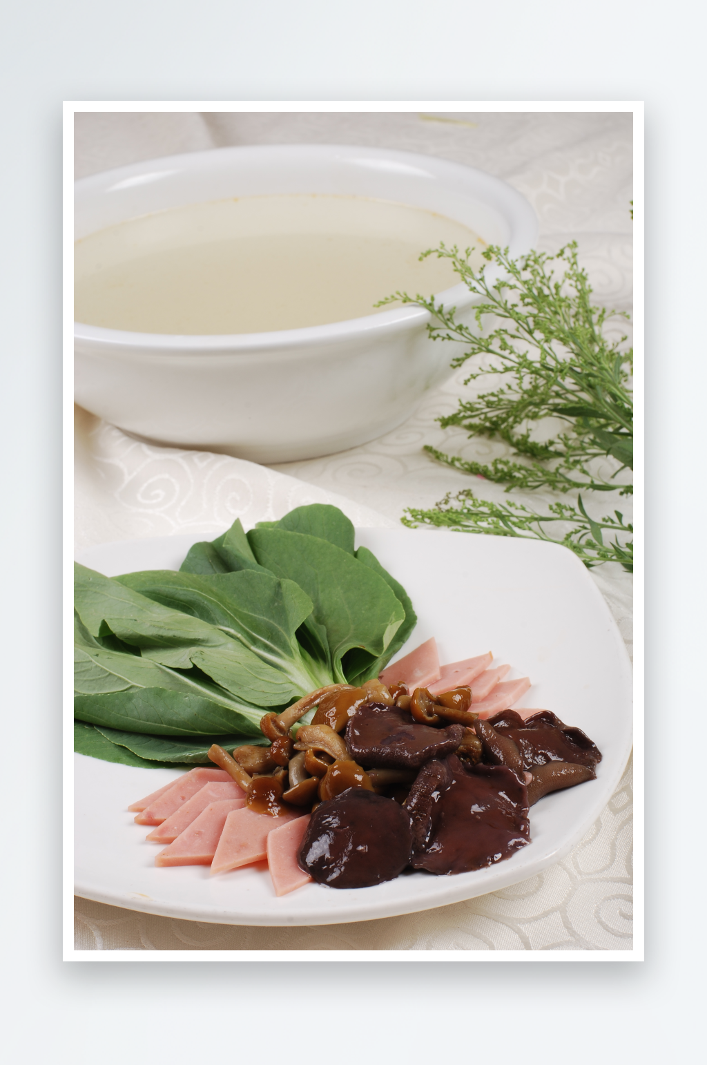 美味菌子汤高清摄影图素材