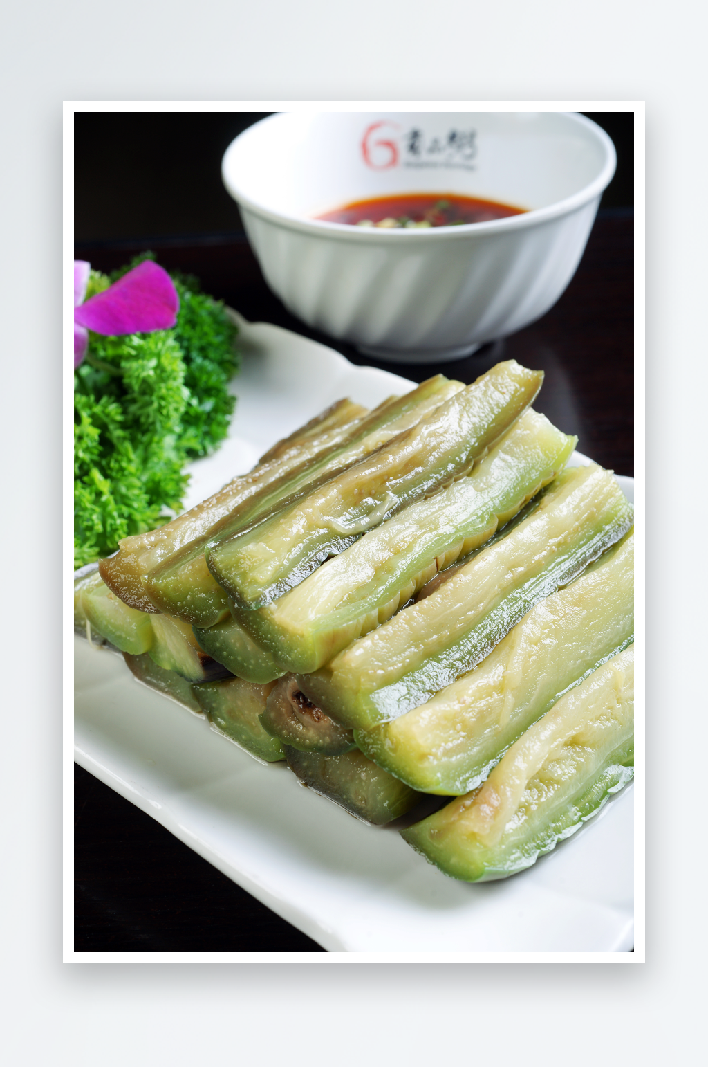 沾水茄子凉菜美食摄影图素材