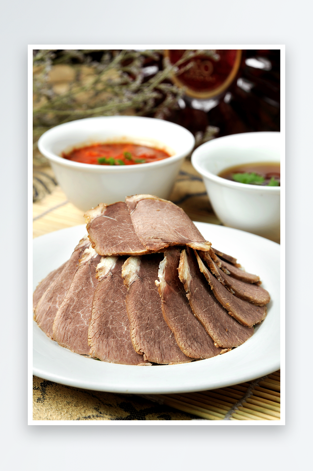 沾水牛肉凉菜美食摄影图素材