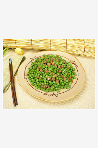 嫩豌豆烩牛肉美食高清摄影图
