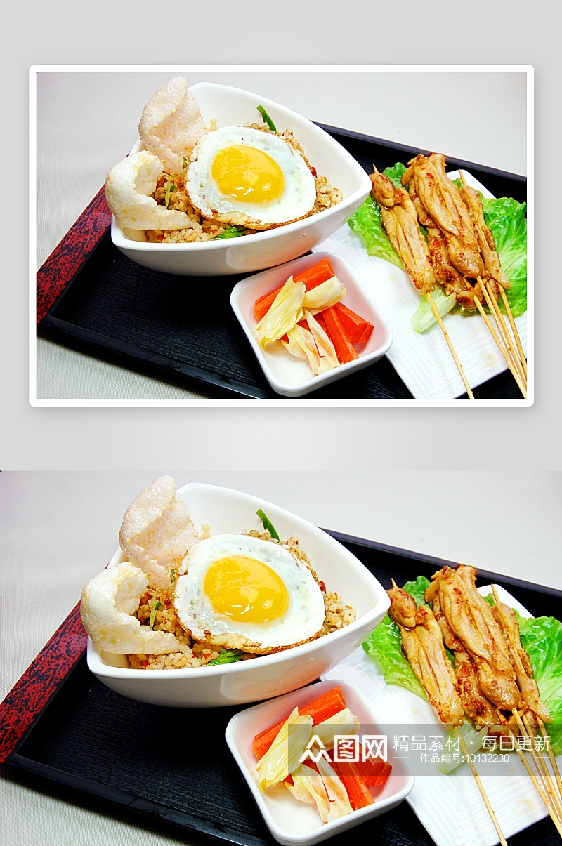 印尼炒饭配沙爹鸡肉串美食高清摄影图素材
