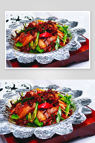 铁板黄丝菌回锅肉美食高清摄影图