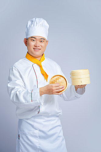 餐饮职场商业厨师服传统美食拿蒸笼人物摄影精修图片