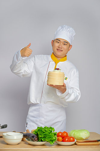 餐饮职场商业厨师服美食人物摄影拿蒸笼图片