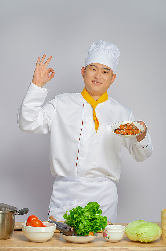 餐饮职场商业厨师服人物端烤鸭盘摄影图