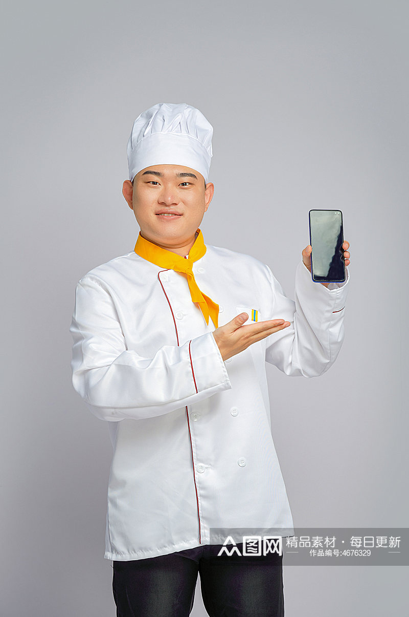 餐饮职场商业厨师服人物拿手机摄影图片素材